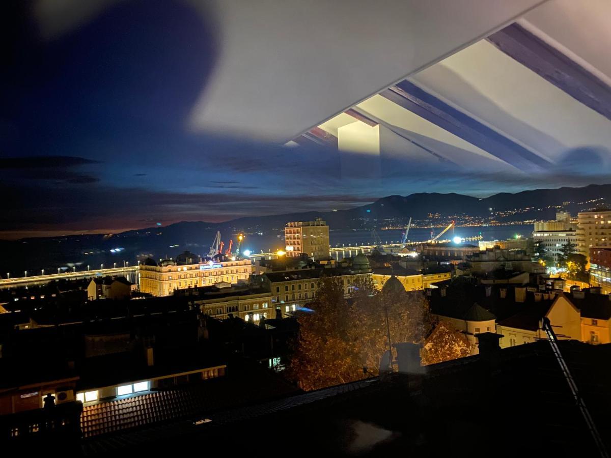 Penthouse Rijeka Centarアパートメント エクステリア 写真